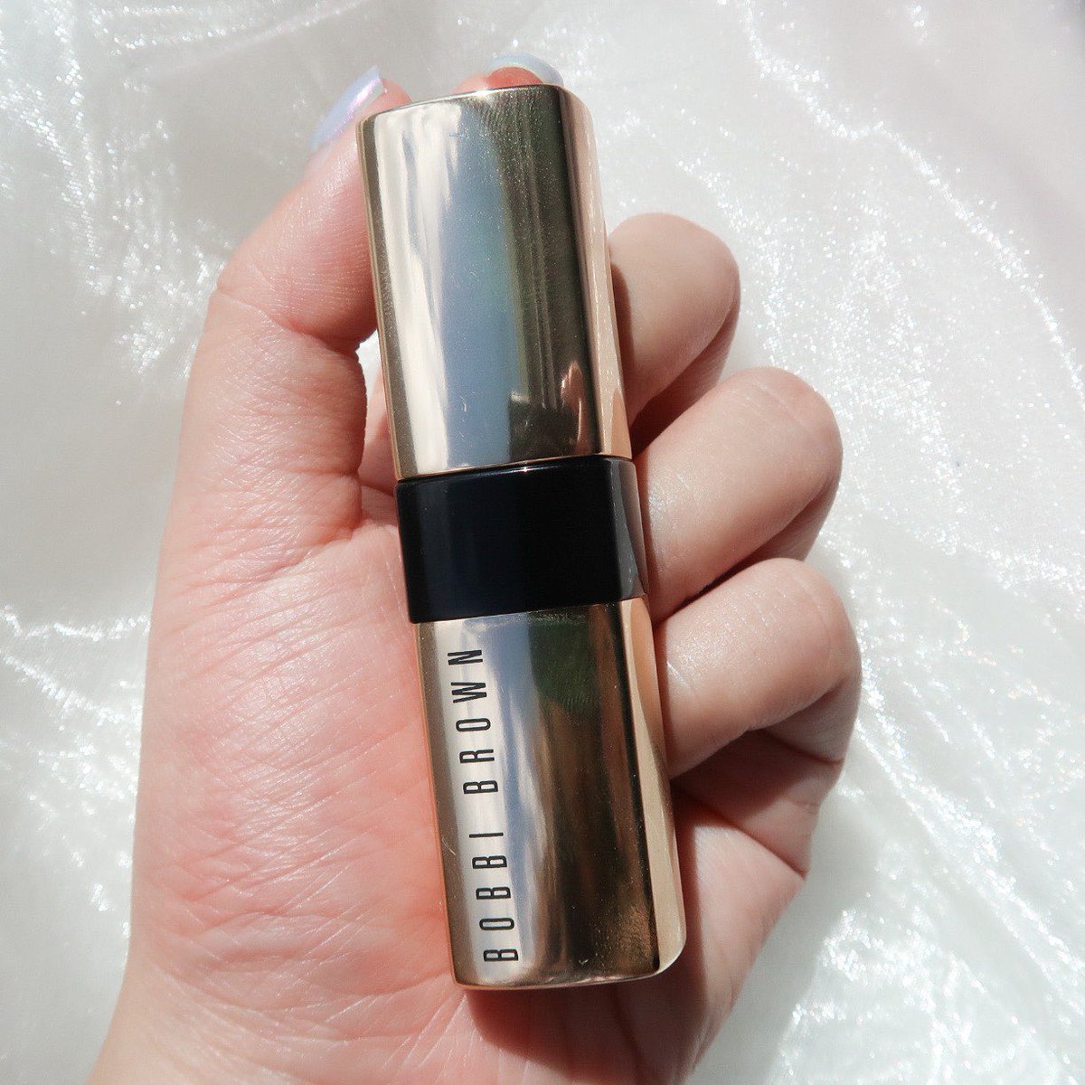 fonfondly's tweet photo. ตำตำตำเท่านั้น สีนี่คือแบบเป็นที่ทุกคนควรมีเลย ของ @BobbiBrown_TH สี Afternoon tea ลิปทาทีไรมั่นใจทุกทีว่า ฉันสวย ฉันเริ่ด เพราะลิปสีสวย จะทาเต็มปากหรือเบลนๆก็สวยหมด เพราะเนื้อลิปเกลี่ยได���ไม่แห้ง https://t.co/1IgxN9IA9z