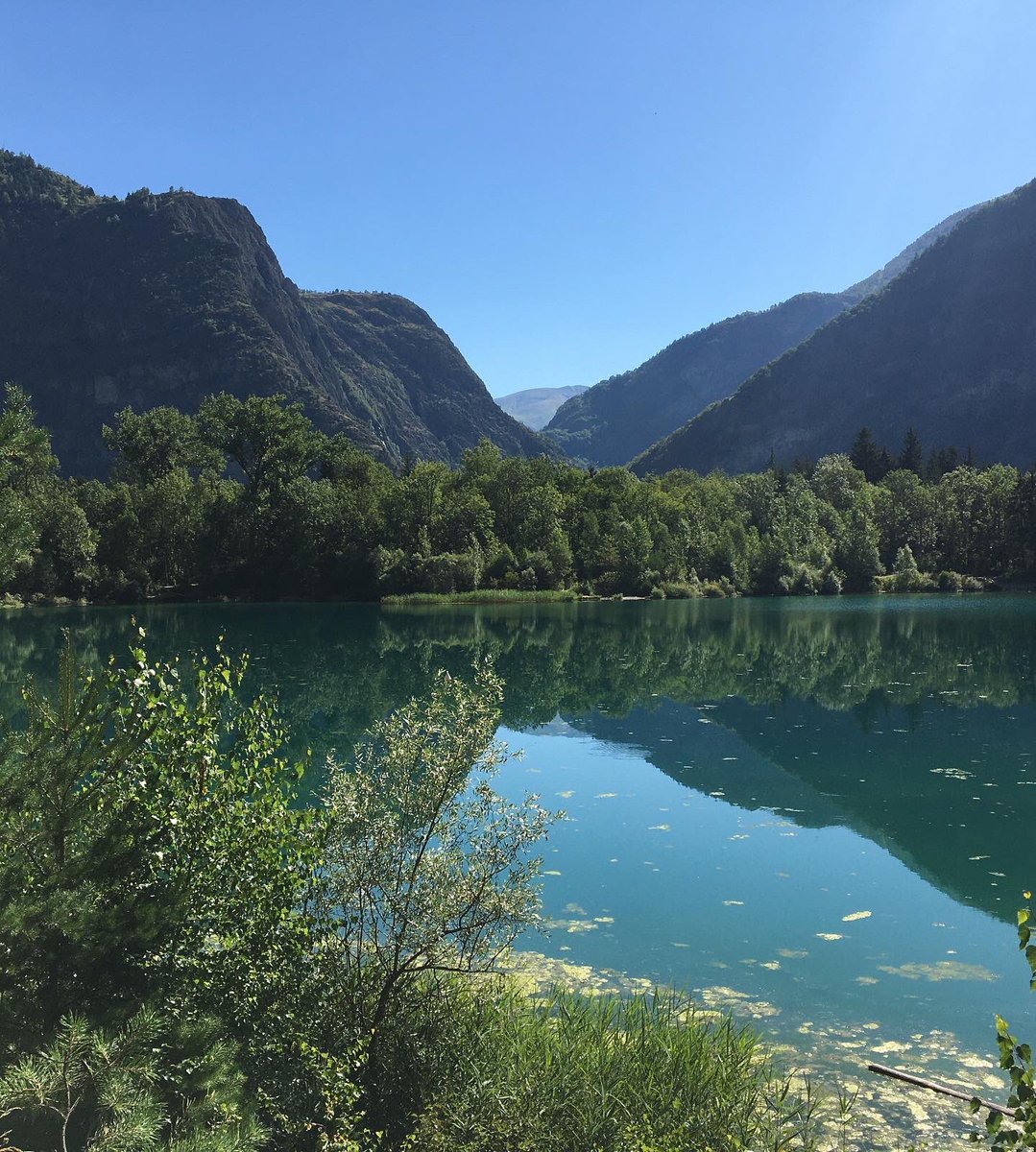 A quick detour from the #cyclepath between #bourgdoisans & #venosc #cyclestop #lakesandmountains #pinarello #duraace #alpedhuez #strava #oisans #cyclinginspiration #cycleoisans