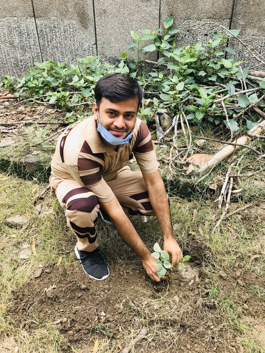 nikhil2251990's tweet photo. @insan_honey @Gurmeetramrahim Yes Di 🙏 I also planting a sapling 🌱at my home premises by Following @Gurmeetramrahim ji prestigious guidance on 53rd Incarnation Day of GuruPa Saint Dr. @Gurmeetramrahim Singh Ji Insan  contributing towards green environment.🙏 https://t.co/4UsYHIAKwN