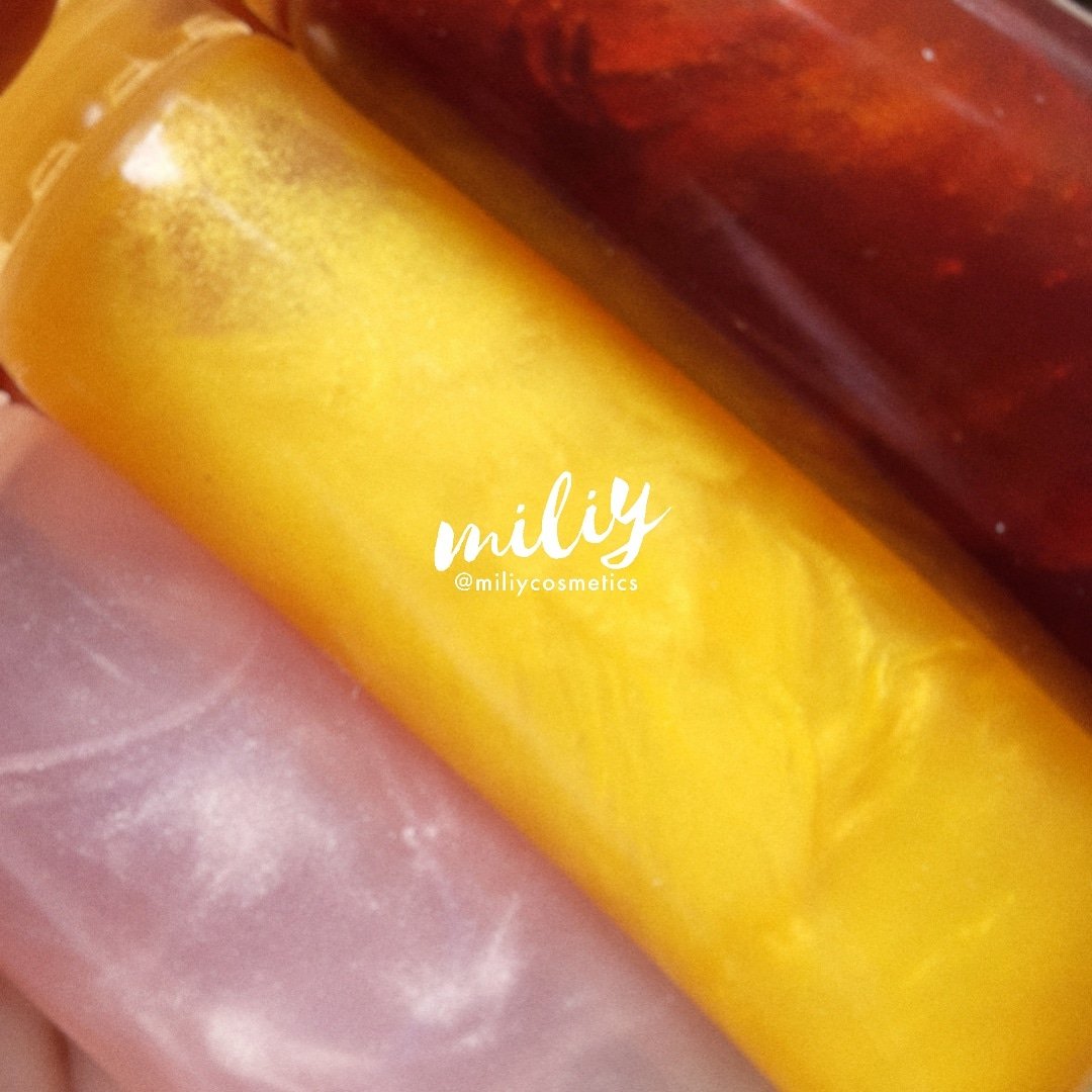 miliycosmetics's tweet photo. LIP LUSTER FOR SALE!!
10ml

- moisturizing
- lightweight
- nonsticky

149 pesos each
440 pesos for the trio

DM NOW!!

#SupportSmallBusinesses #localbusinessph #lipglossph #lipgloss https://t.co/WjKL6z4f62