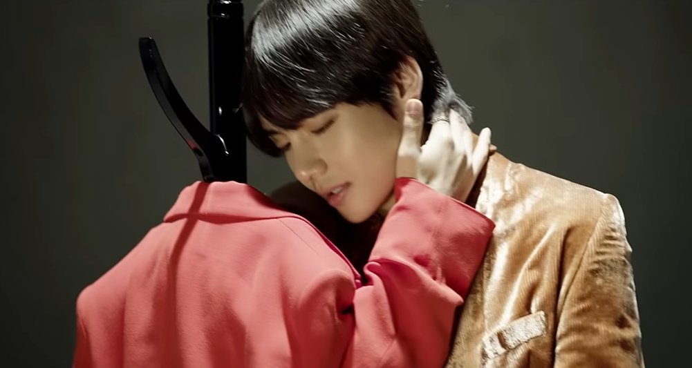 the jawline-