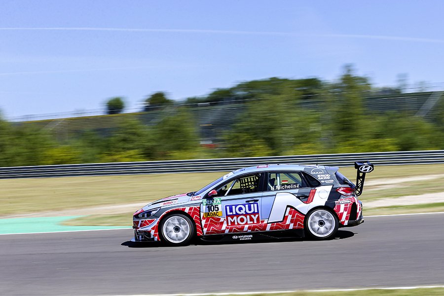 fiatcrworldtour's tweet photo. 🇩🇪 On his guest star appearance in the #ADAC 🏆#TCRGermany, 👨🏻🚀#NorbertMichelisz set ⏱️#PolePosition at the 🏁#Nürburgring. The Hungarian was fastest in both Q1 and Q2, beating 👨🏻🚀#HaraldProczyk and 👨🏻🚀#MikeHalder.
READ MORE▶️https://t.co/7v6SOsazRz
#TCR #TCRseries #motorsport https://t.co/Hm5nCs9Eg4
