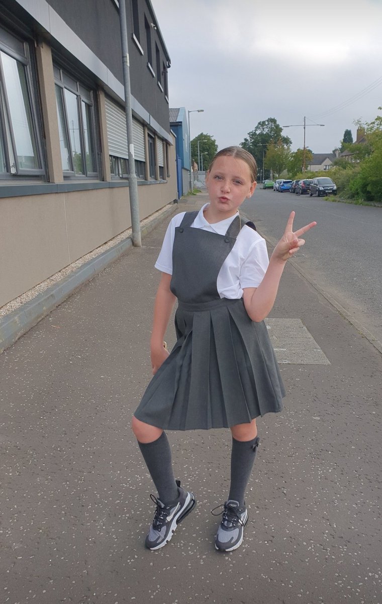 leight18's tweet image. Last year of primary school for my girl, I could greet 😢  @Piriepark2014 #P7