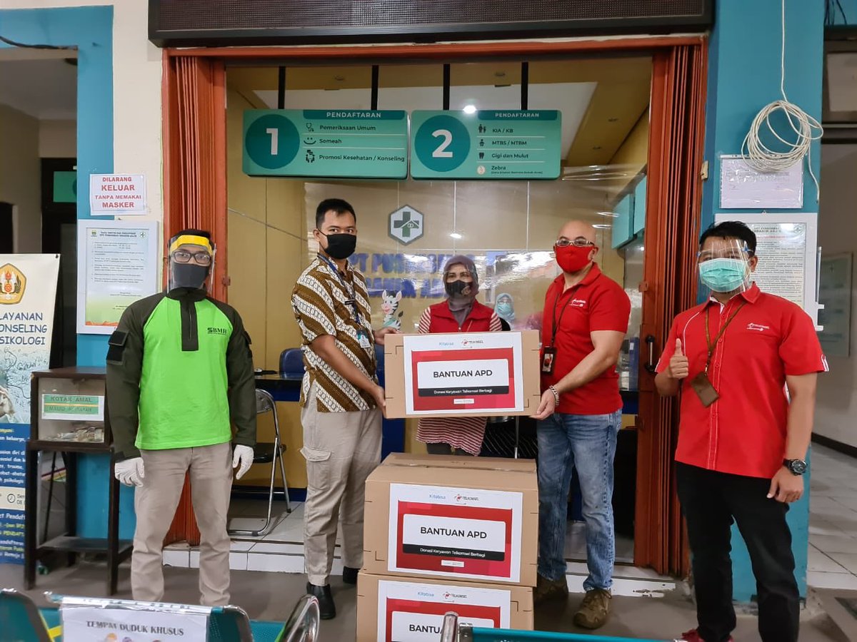 seuzennn's tweet photo. bantuan APD dari Serikat kerja Telkomsel kepada Puskesmas Ibrahamin Adji KiaraCondong Bandung #bantuanAPD #sepakatTelkomsel #puskesmasIbrahimAdjie https://t.co/C74eOKxVnQ