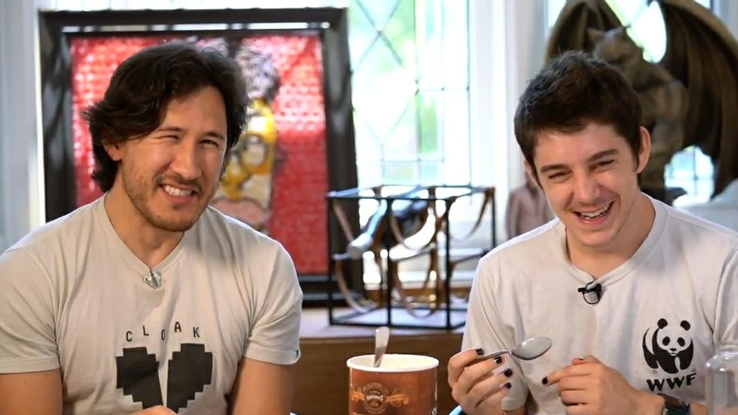 TL CLEANSE : A THREAD eef and mark  or should i say unus annus  #mementomori (because i feel like sharing wholesome pics )