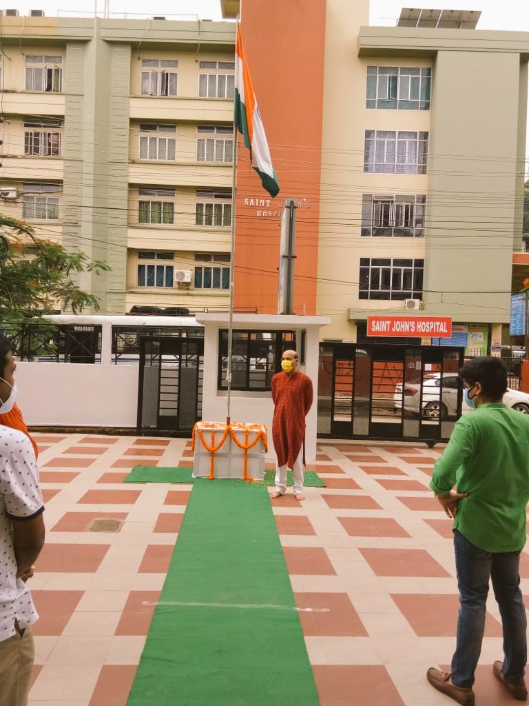 AbdulMotinNCA's tweet photo. 74th Independence Day Flag Hoisted at  #BPCLGuwahati Territory Office by @guptap4168 Sir (State Head Retail, #NortheastIndia), event arranged by us. @BPCLGuwahati @ShillongBpcl @bpclnrlduER @BPCLimited https://t.co/geFZRTDkYe