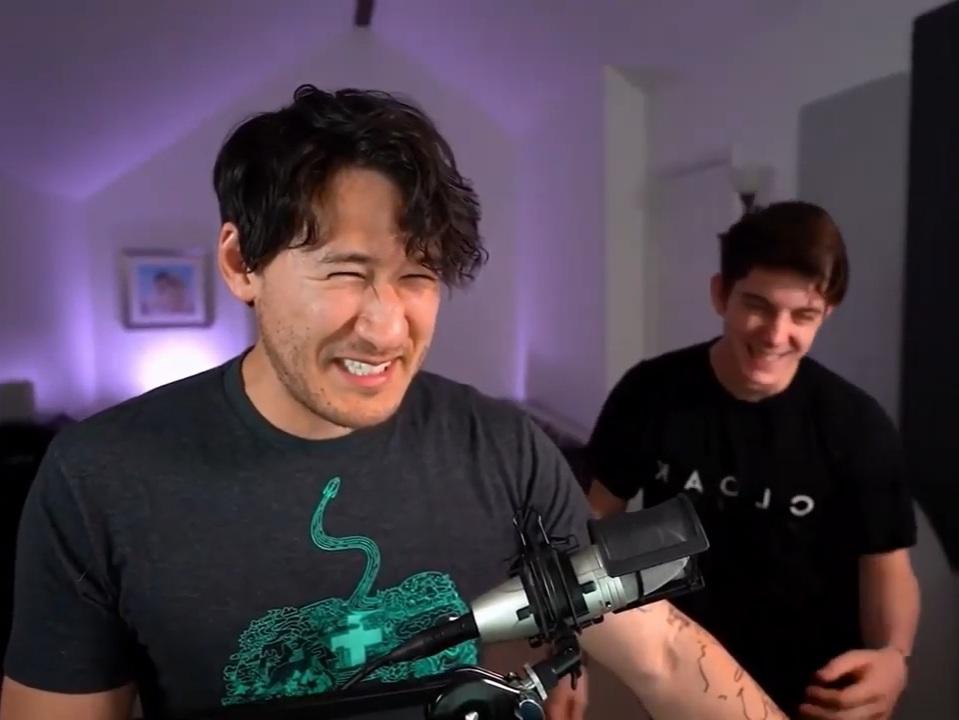 TL CLEANSE : A THREAD eef and mark  or should i say unus annus  #mementomori (because i feel like sharing wholesome pics )