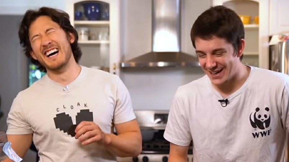 TL CLEANSE : A THREAD eef and mark  or should i say unus annus  #mementomori (because i feel like sharing wholesome pics )