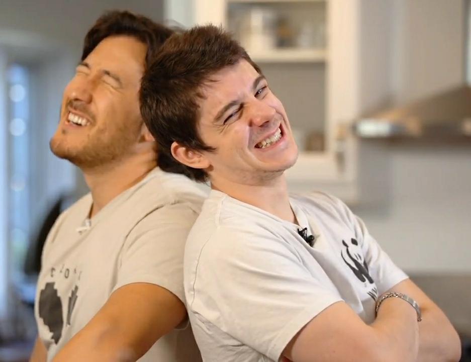 TL CLEANSE : A THREAD eef and mark  or should i say unus annus  #mementomori (because i feel like sharing wholesome pics )