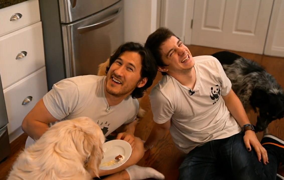 TL CLEANSE : A THREAD eef and mark  or should i say unus annus  #mementomori (because i feel like sharing wholesome pics )