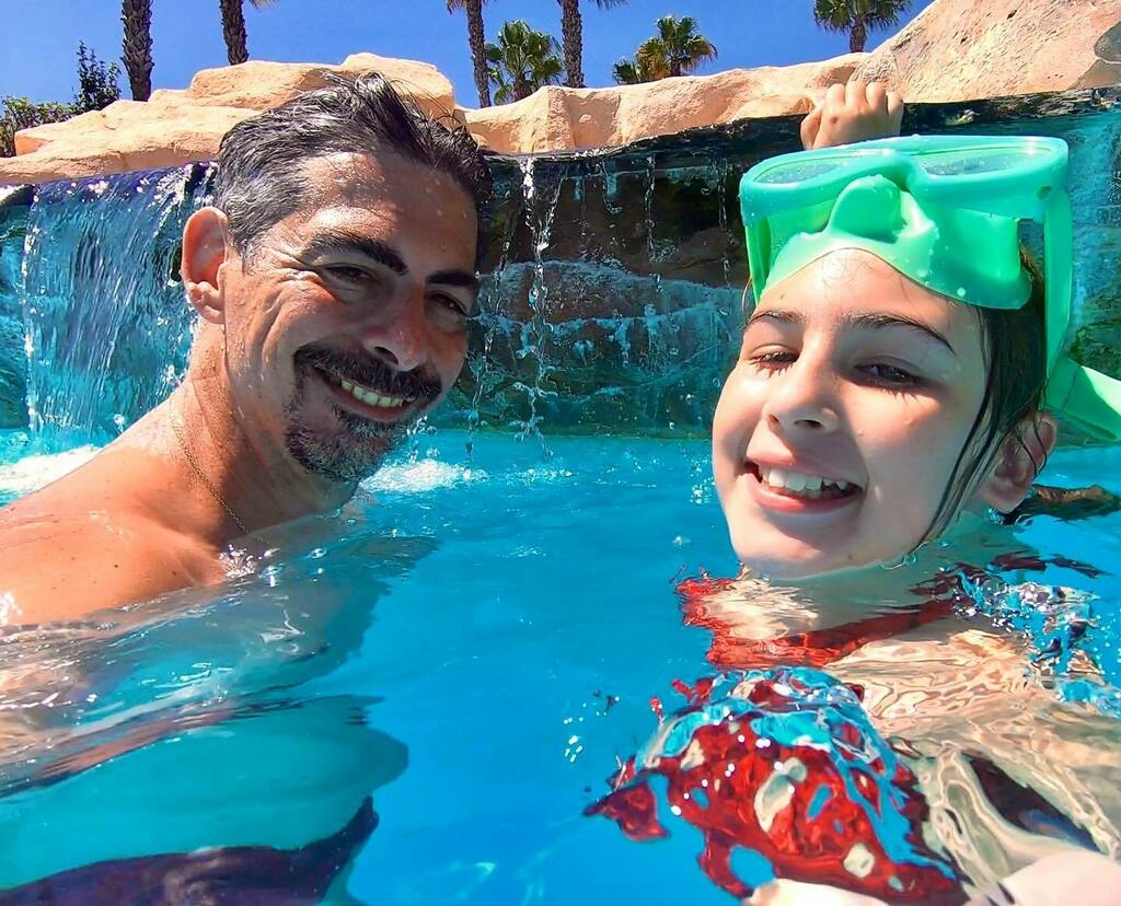 fpico1972's tweet photo. Father & daughter pool fun, cooling down under the hot sun. ☀️💦💦☀️#fatheranddaughter #rockpool #swimmingpool #hotsun #solyagua #piscina #hija #padreyhija #coolingdown #family #familia https://t.co/X5iI3TQK4C https://t.co/Q6PLXHNFto