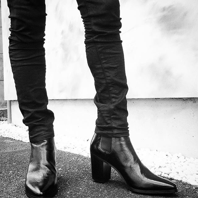heels on jimin's saint laurent boots 