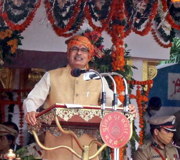 प्रधानमंत्री श्री <a href="/narendramodi/">Narendra Modi</a> ने हमें #AatmaNirbharBharat पैकेज दिया है, उसका हम पूरा लाभ उठाएंगे।

प्रत्येक वर्ग और क्षेत्र को स्वावलंबी बनाएंगे, #VocalForLocal बनेंगे जिससे एक #AatmaNirbharMP का निर्माण हो सकेगा।: मुख्यमंत्री श्री <a href="/ChouhanShivraj/">Shivraj Singh Chouhan</a> #स्वतंत्रतादिवस