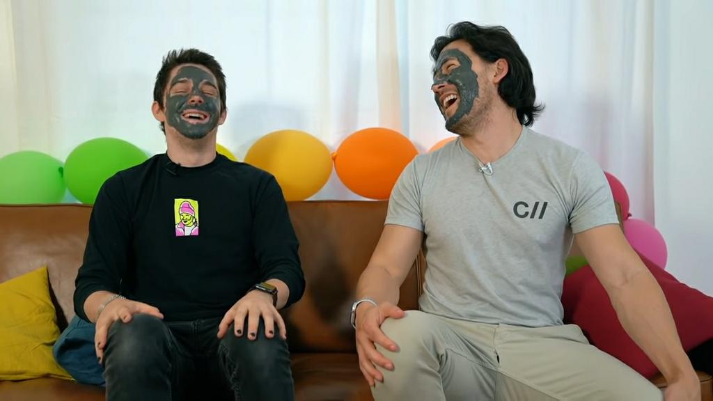 TL CLEANSE : A THREAD eef and mark  or should i say unus annus  #mementomori (because i feel like sharing wholesome pics )