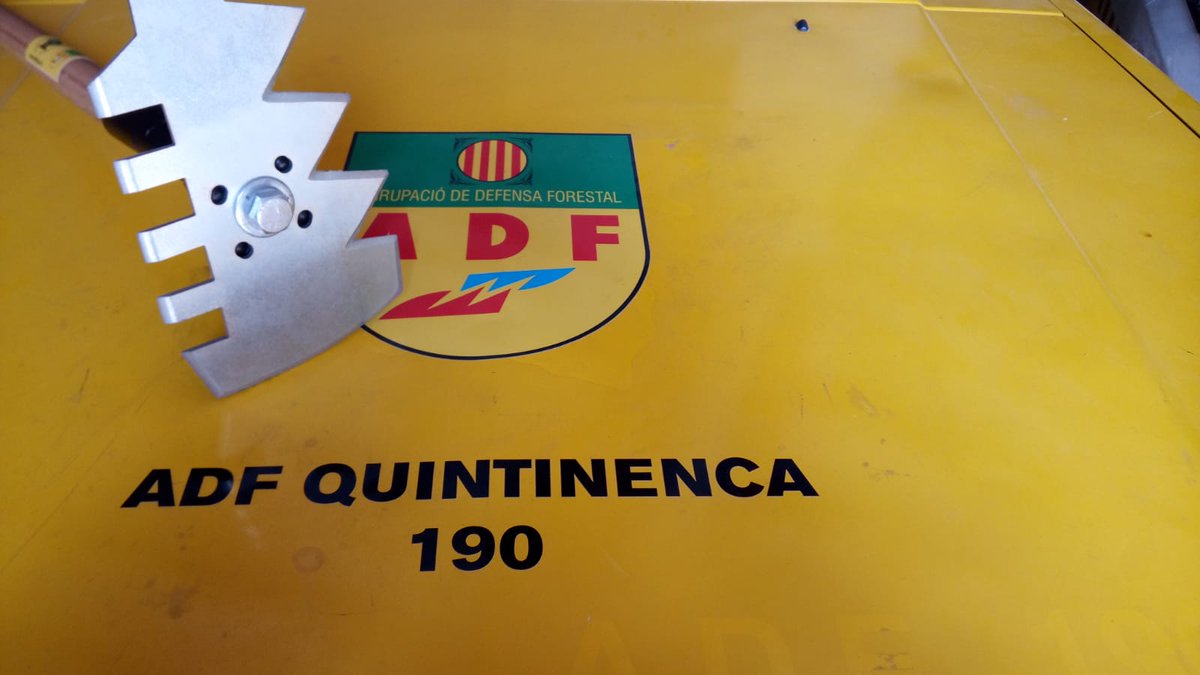 190ADF_SQM's tweet photo. 🤝 Agraïts a @Vallfirest i al @sfadfcat per la incorporació de 2 Gorgui Classic a l'#ADFQuintinenca, una eina multifuncional molt útil!

#prevenció #extincio https://t.co/OKUzvTsuZF