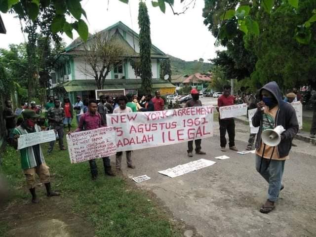 FreeWestPapua's tweet photo. Today across #WestPapua and #Indonesia, people protested against the #NewYorkAgreement, which took place 58 years ago today and saw West Papua transferred to #Indonesia without the consent of any #WestPapuan.
This demo was by students from #USTJ in #Jayapura
#FreeWestPapua https://t.co/SrUlKtCgv2