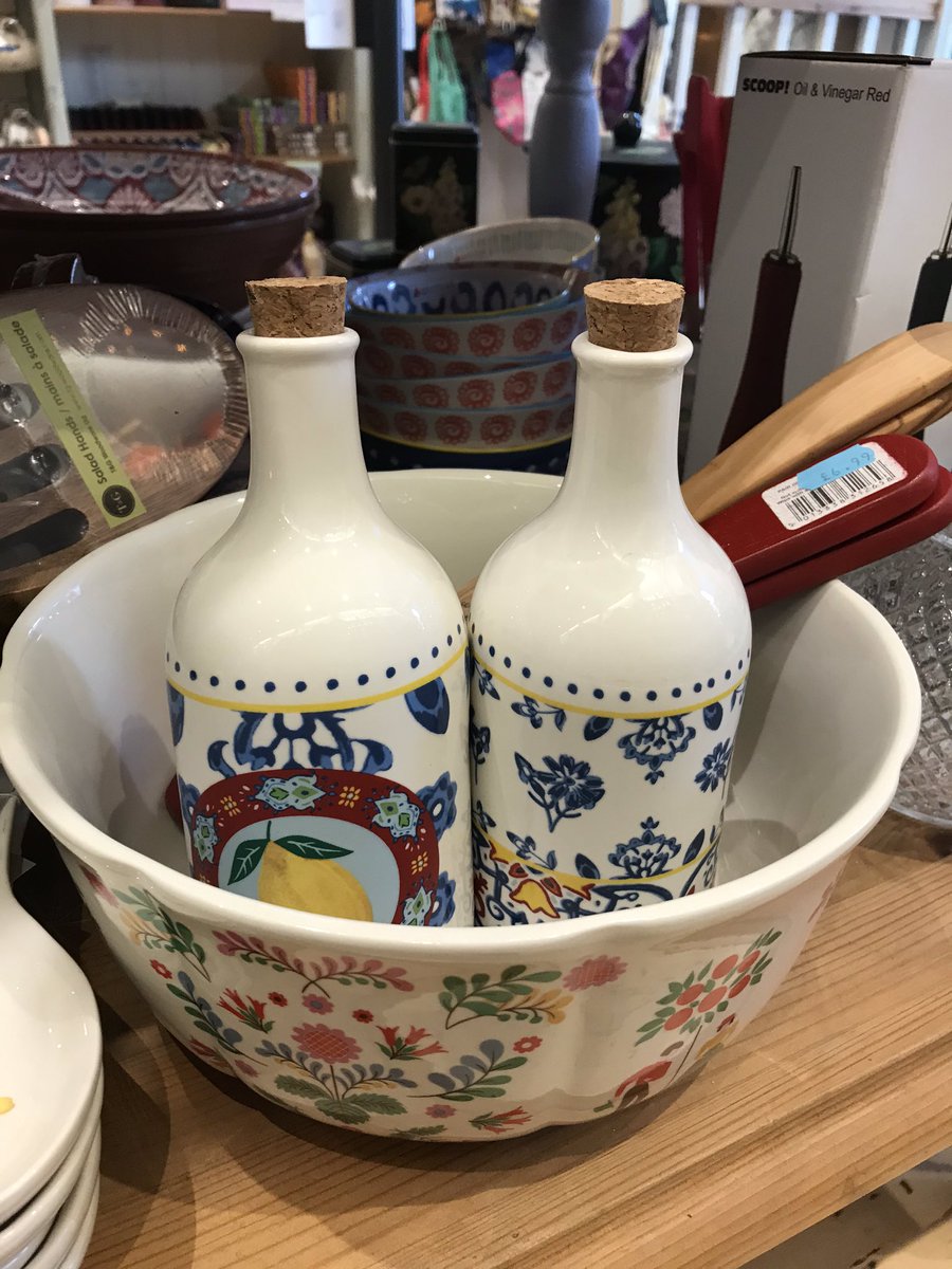 fjcookshop's tweet photo. Just a few new lovelies this weekend @FJcookshop #saladbowl #saladservers #oilandvinegar #cakeplates all @bishyroadnet on @indieyorkmap @independntlife #shoplocal #shoplocalweek @beisgovuk @biraofficial https://t.co/uKhEKPvYmm