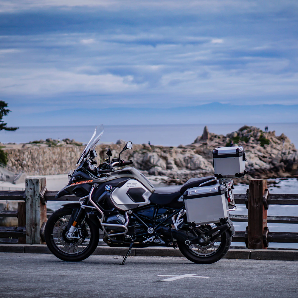 UrbanMotoDist's tweet photo. Loving this BMW R1200GS shot 😍 what's your favourite BMW motorcycle? 🏍 #bmw #bmwr1200gs #r1200gs https://t.co/OBhiZBB9sO