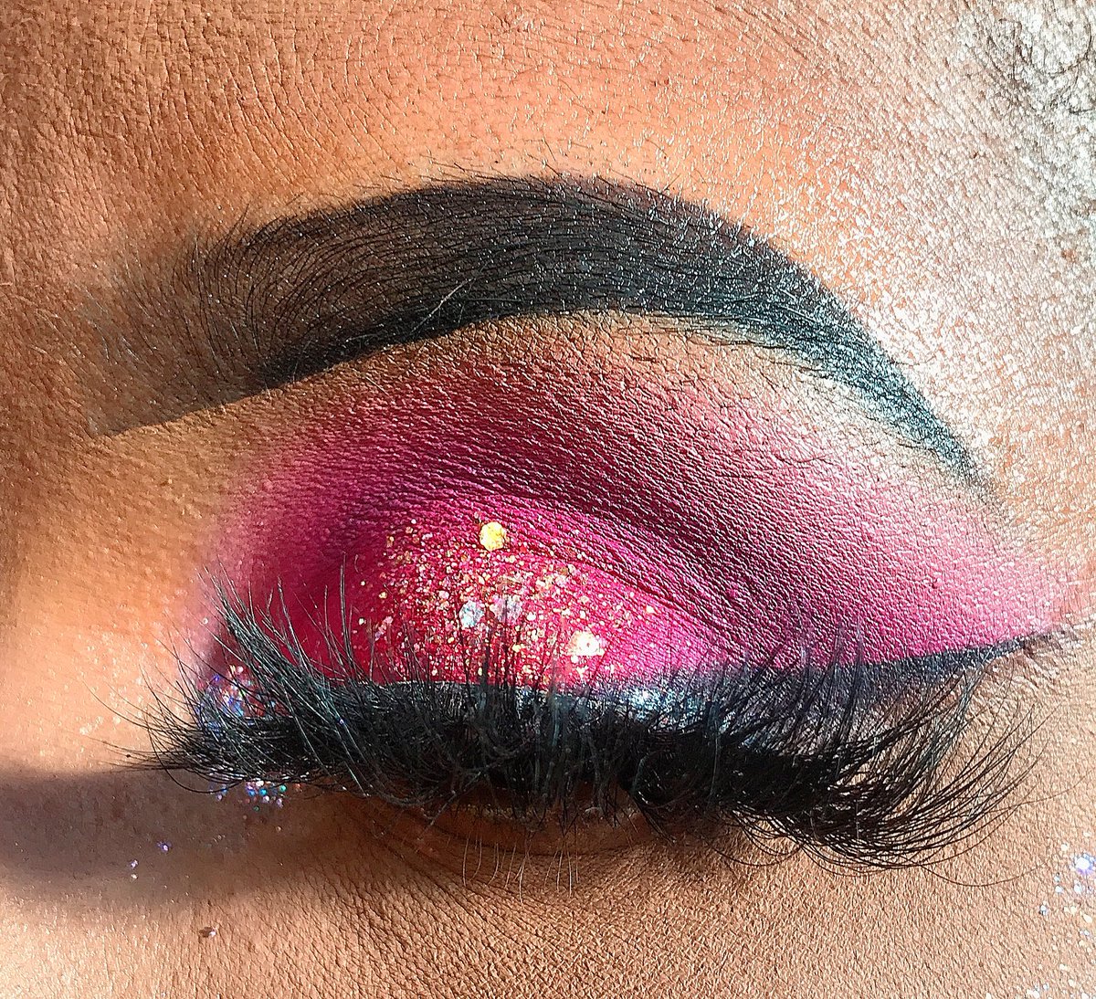 PlugGlitter's tweet photo. #Loveonthebrain 
I created this look using @morphebrushes @jaclynhill #jaclynhillvolume2 
 #glitterplug  #makeupundersogs  #blazin_beauties #undiscovered_muas #makeup #eyelookoftheday #cutcrease
 #makeupgoals  #makeuplooks #mua #wakeupandmakeup #blendtherules #blackgirlmakeup https://t.co/4Qq0I8hWA3