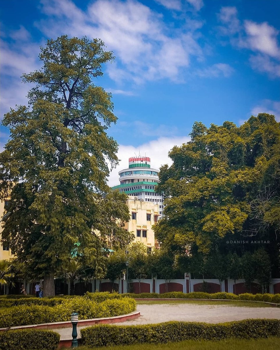 BiharBest's tweet photo. Happy Independence Day 🇮🇳
.
In frame:- Biscouman bhawan tallest building of Patna
.
Use #BiharBest to get featured
.
PC -@ DanishAkhtar
#IndependenceDayIndia2020 
#15August2020 
#IncredibleIndia 
#74thIndependenceDay https://t.co/2D7SQUB99i