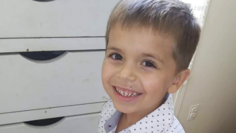 santifontenla's tweet photo. Se ha celebrado el funeral de Cannon Hinnant un niño de 5 años asesinado por este señor. Dónde están los Black Lives Matter? No se conmociona el mundo? https://t.co/Gel2n5rUj1 https://t.co/MBFxJ4m6fD