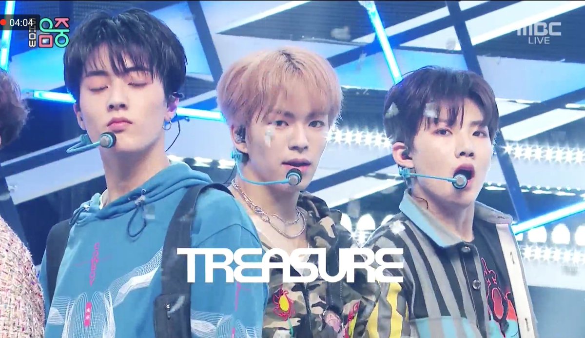 TREASUREGLOBAL_'s tweet photo. Our ending fairies 😁 did you enjoy their performance? #Treasure_On_MuCore #TREASURE #트레저 @treasuremembers https://t.co/G9rI7zWqti