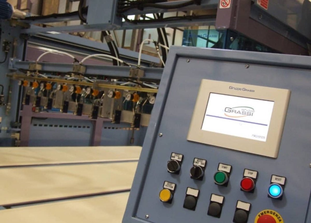 🎖TUTKAL  HATTI- SICAK Erime, ÜRÜNLER 
Kapitone kumaşları kaplamak için otomatik tutkal uygulaması.

Çalışma alanının genişliği: cm 250 (istek üzerine cm 320)

#kapitone #kapitonemakina #tutkal #tutkalmakinası #kumaş #otomatikkapitone #automaticmachine #tekstilsanayi