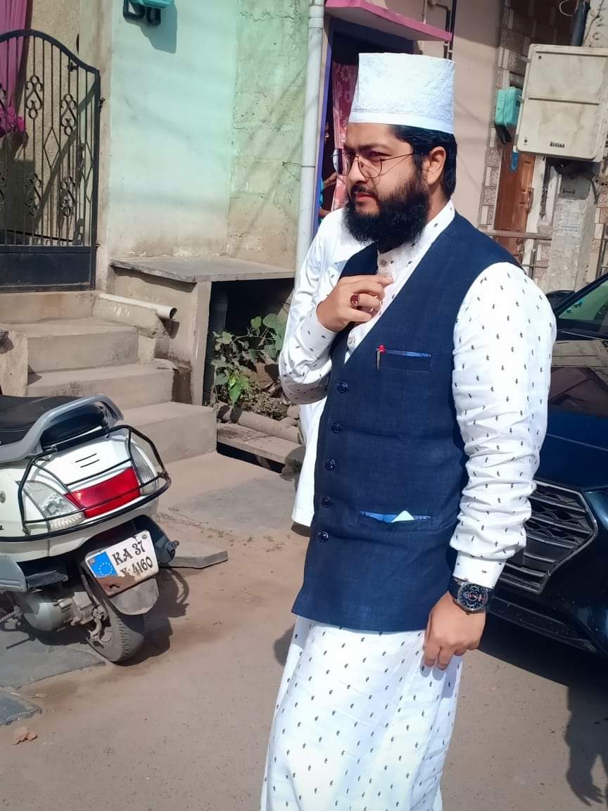 SyedHamzaMiya's tweet photo. 1 year Ago Flag Hosting by 

JANASHEEN E SHAIKHUL ISLAM 

@ 
KHANKHA E ASHRAFIYA
DARUL ULOOM SHAIKHUL ISLAM
TARIQATH MANZIL 
BALLARI https://t.co/NmOEvyQ1AU