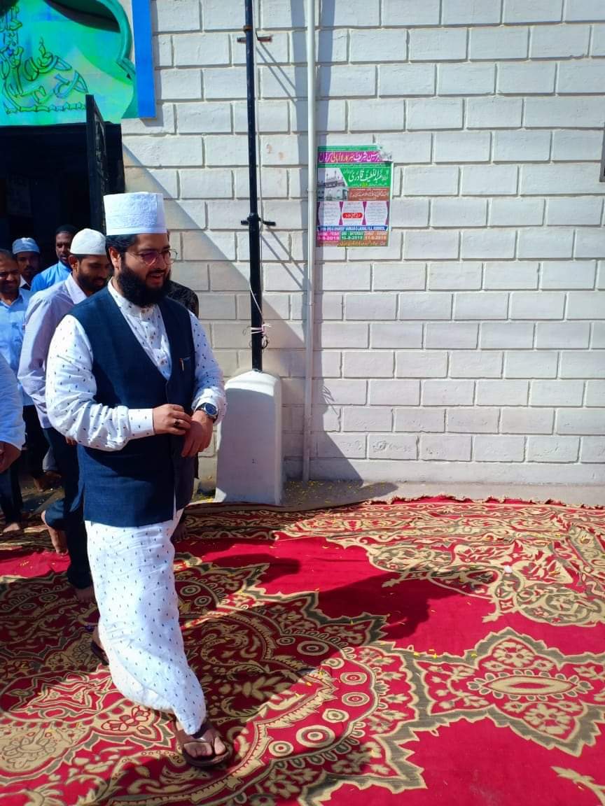 SyedHamzaMiya's tweet photo. 1 year Ago Flag Hosting by 

JANASHEEN E SHAIKHUL ISLAM 

@ 
KHANKHA E ASHRAFIYA
DARUL ULOOM SHAIKHUL ISLAM
TARIQATH MANZIL 
BALLARI https://t.co/NmOEvyQ1AU