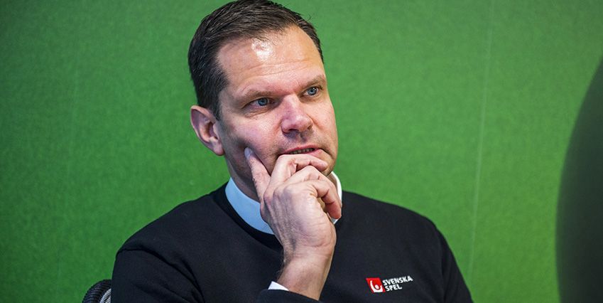 SweIpad's tweet photo. @Sallvar ”Staten är så odugliga som företagare att de inte ens kan driva ett kasino med vinst; som #SvenskaSpel”
https://t.co/ye1boOGazr
1:a bild=Patrik Hofbauer ny vd för Svenska Spel alltsedan 2018:
#FrimurarnasFingersignal #MasonicFingerSign #FingerSign
Thread: https://t.co/yfqTFh8kUW https://t.co/7FkPDaY47O