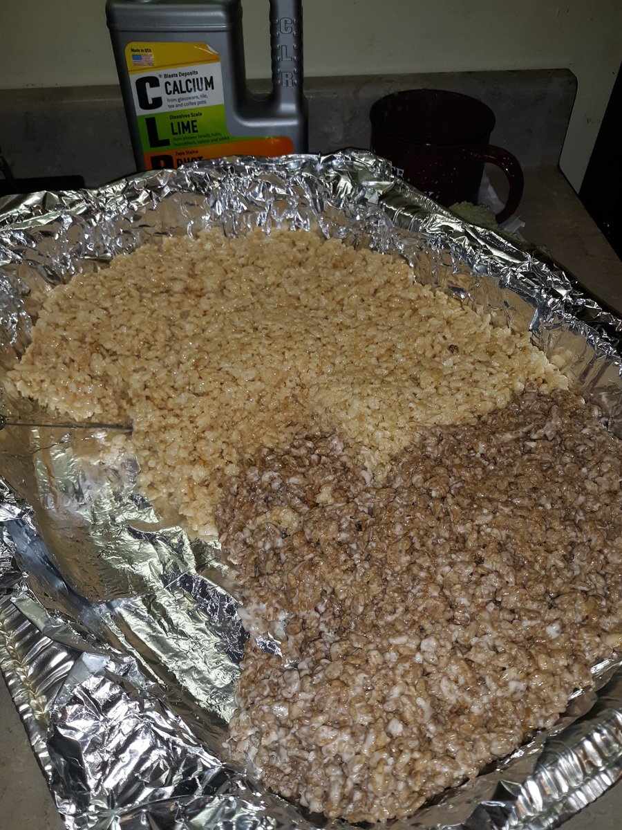 Chocolate and regular rice krispie treats 😊😊 #Ricekrispietreats #munchies #stoned