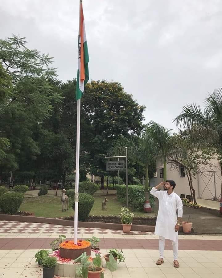 न हरा मेरा है, न केसरया मेरा है
मेरा धर्म हिन्दुस्तान हैं 😍,
पूरा तिरंगा मेरा हैं 🇮🇳😍❤️😇 

मेरे प्यारे सभी देशवासियों को स्वतंत्रता दिवस की हार्दिक शुभकामनाएं 🇮🇳🇮🇳🇮🇳