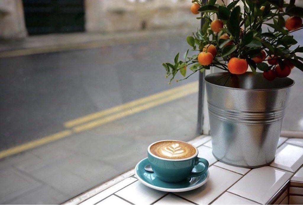 prbi_Iain's tweet photo. You may have to imagine the blue sky bit, but the #foodie treats will still be waiting in #Oxford city centre, like these #indie examples @iscreamoxford &amp; @OxfordCheeseCo @CoveredMarketOx, @TheNosebagOx on St Michael’s Street and @TheMissingBean on Turl Street. #rediscoveroxford https://t.co/3TpaALfd9n