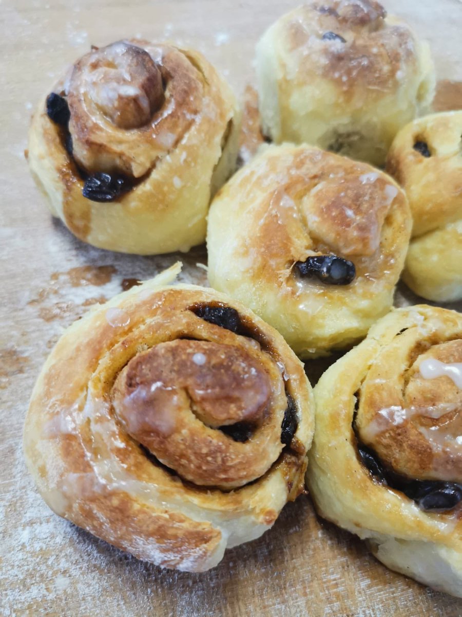 It’s amazing to see students totally immersed &amp; engaged in making their own Chelsea buns! It’s a hit among the students for this workshop. #cwsstinkeringkitchen #makered #trailblazerthursdays