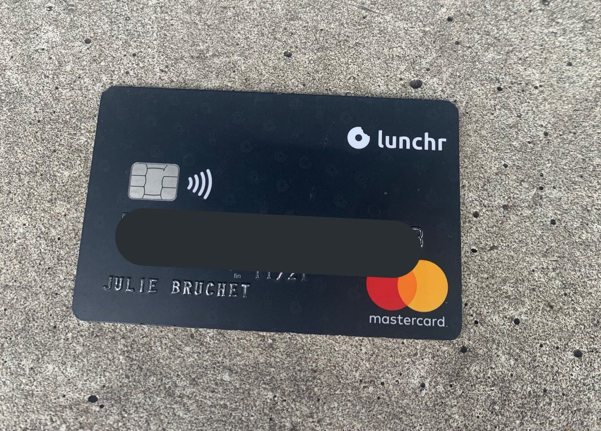 wshjsuisgemo's tweet photo. Coucou je viens de retrouver une carte bleue au nom de Julie Bruchet, je l’ai trouvé à Maisons-Alfort rt très appréciés https://t.co/vl24QEzBq1
