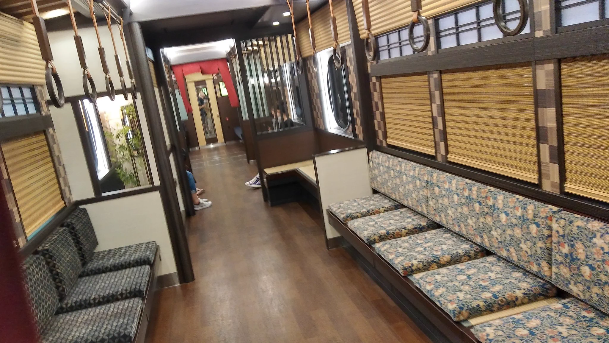 阪急電鉄の京とれいん、普通運賃でこんなにも文化的な電車に乗れる！