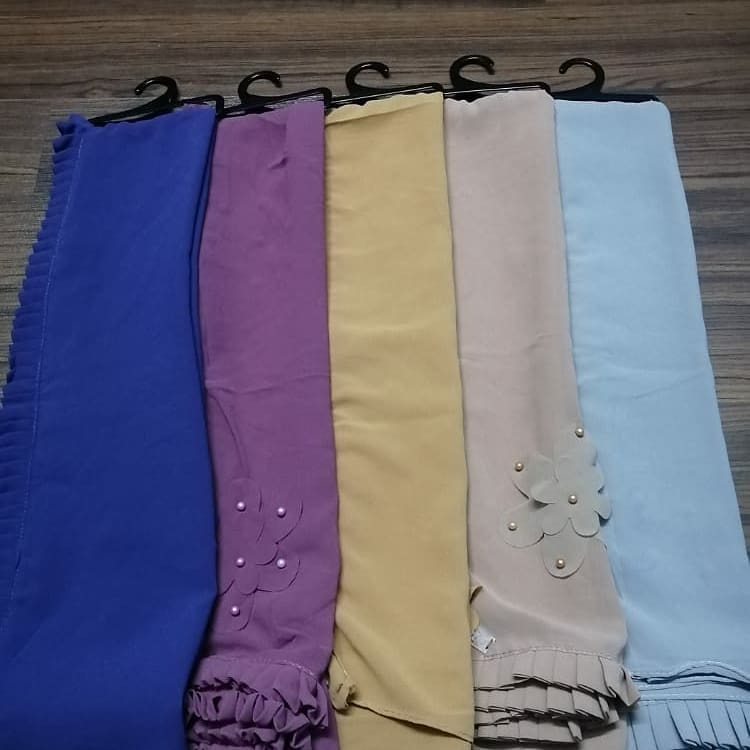 NananezzG's tweet photo. 📢CLEAR STOCK ‼️
.
🌹BAWAL HEAVY CHIFFON🌹
.
📢Tinggal 5 warna sahaja ‼️
.
👉 Bidang 45
👉 Material Heavy Chiffon
👉 Senang bentuk
👉Minimal ironing
.
🌈NAK HARGA BORONG BOLEH TERUS CHAT https://t.co/IFoleZI2gf  ATAU KLIK LINK DEKAT BIO🌹
.
#tudung #tudungbawal #bawalcotton https://t.co/GaYjKzvVes