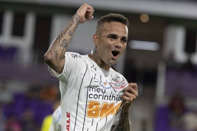 paulospjc's tweet photo. Hoje tem a famosa lei do ex?
Com Luan constetado e alvo de protestos, Corinthians se apresenta em Porto Alegre para enfrentar o Grêmio.
Bom dia para se firmar e conquistar a fiel, anotando contra o seu ex time!
#Corinthians #Luan7 https://t.co/1NmCFTYhgo