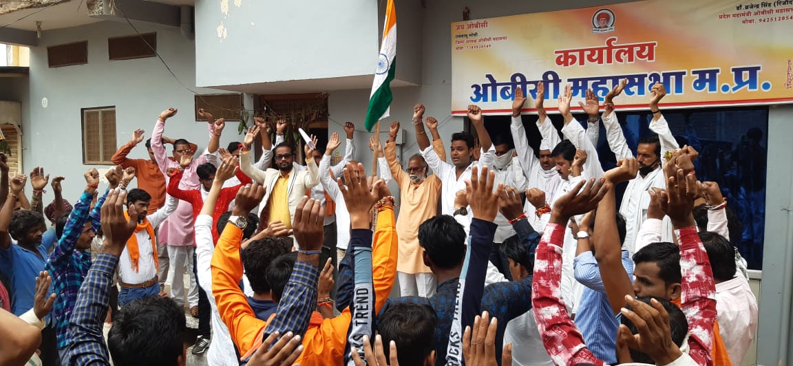 आज ओबीसी महासभा ने ओबीसी कार्यालय जिला अशोकनगर पर स्वतंत्रता दिवस मनाया गया एवं डॉ बृजेंद्र सिंह जी यादव रिजोदा ने  ओबीसी समाज को यह संकल्प दिलाया कि हम पिछले वर्ग  के लिए संविधान द्वारा प्रदत शक्तियों का प्रयोग करके हमारे मौलिक अधिकारों का हनन होने से बचाएंगे
