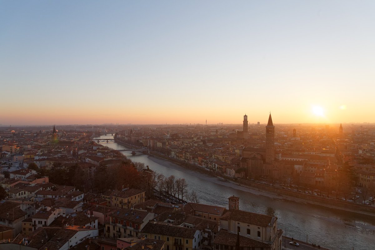 - Sotto il sole di Verona, leggo la Newsletter ufficiale dello IAT Verona! - mailchi.mp/04253934f832/s…