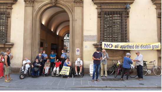 partitoumanista's tweet photo. Firenze: un presidio d'agosto per la Vita Indipendente

@fainfocronaca @PiazzaofNotizie @fainformazione

https://t.co/4ltm5CVl1E https://t.co/B3p28NqGb2