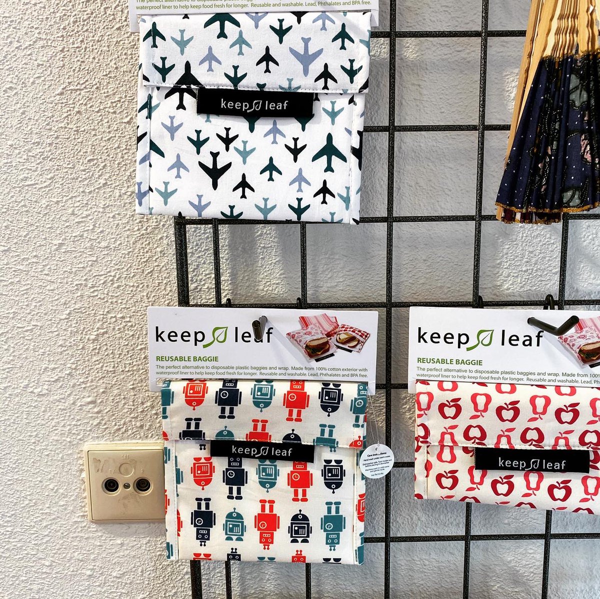 WWRoden's tweet image. Maandag gaan de scholen weer beginnen. 
Ben je al bij ons geweest voor de boterhamzakjes van Keep Leaf en een nieuwe Dopper? #descholenzijnweerbegonnen #dopper #keepleaf #boterhamzak #duurzaam #minderplasticafval #hartenkado #roden #weernaarschool