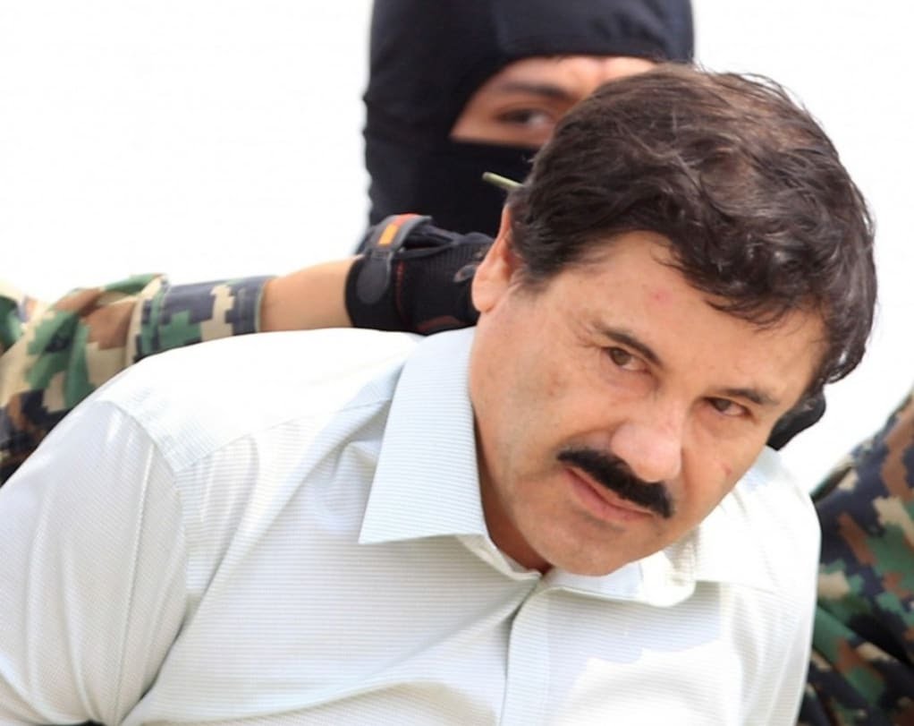 The true story of Joaquín Archivaldo Guzmán Loera aka El Chapo, the most powerful drug lord. [A Thread]Joaquín Guzmán Loera, aka "El Chapo," is a Mexican drug lord who was head of the Sinaloa cartel, the world's most powerful drug-trafficking organization.