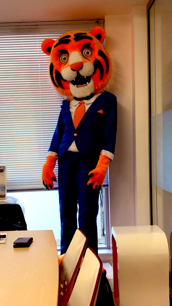 White8's tweet photo. I was shocked to see Tony at a job interview! #why #jobinterview #wtf #weird #2020gettingeweirder #2020worstyear https://t.co/Arj7d8DQTo