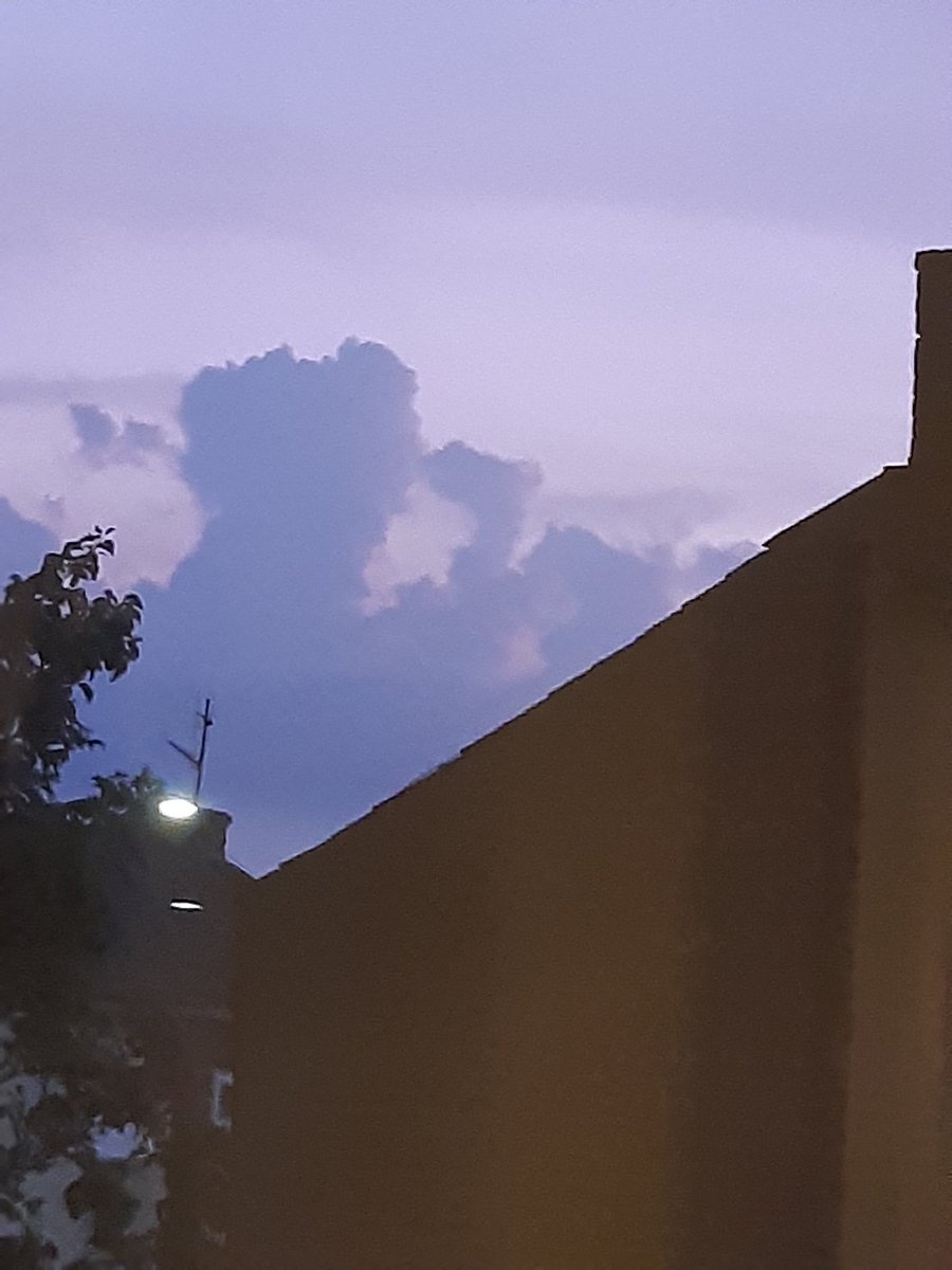 csmith8280's tweet photo. @rickastley where you singing in the clouds last night 🤣.#nevergonnagiveyouup https://t.co/6QeUz3gdm0