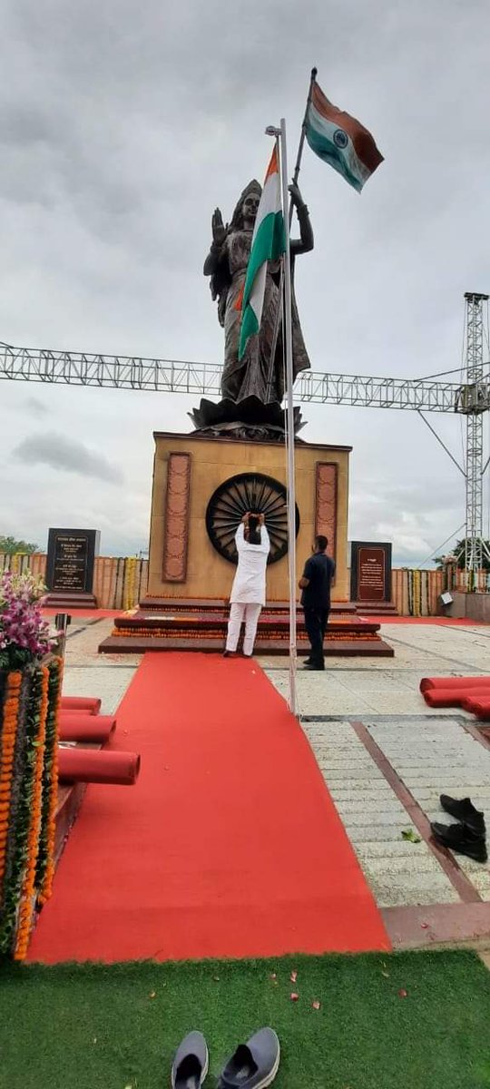 GirrajDandotia's tweet photo. #स्वतंत्रता_दिवस के अवसर पर भोपाल के शौर्य स्मारक में स्थापित #BharatMata की प्रतिमा पर माल्यापण कर नमन किया...

भारत माता की जय!
#Dimni #DimniVidhanSabha
@narendramodi 
@ChouhanShivraj 
@JM_Scindia 
@nstomar 
@BJP4MP https://t.co/Kz0btOHEOL