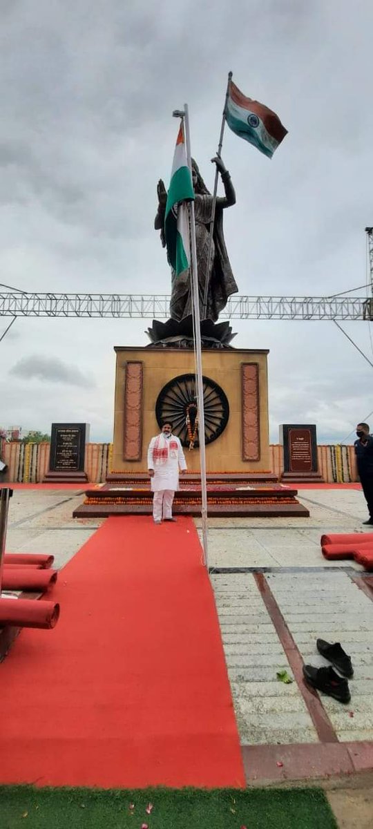 GirrajDandotia's tweet photo. #स्वतंत्रता_दिवस के अवसर पर भोपाल के शौर्य स्मारक में स्थापित #BharatMata की प्रतिमा पर माल्यापण कर नमन किया...

भारत माता की जय!
#Dimni #DimniVidhanSabha
@narendramodi 
@ChouhanShivraj 
@JM_Scindia 
@nstomar 
@BJP4MP https://t.co/Kz0btOHEOL