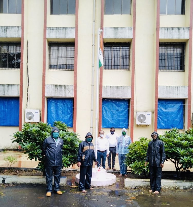 DilkapColleges's tweet photo. Amid the lockdown &amp; heavy rains - Home of the free because of the brave! Saluting our martyrs today and everyday.. Proud to be an Indian! Wishing everyone a very Happy 74th Independence Day! #happyindependanceday #jaihind #jaibharat #hindustanhamara #proudindian #india #mynation https://t.co/jwZ46H9XKE
