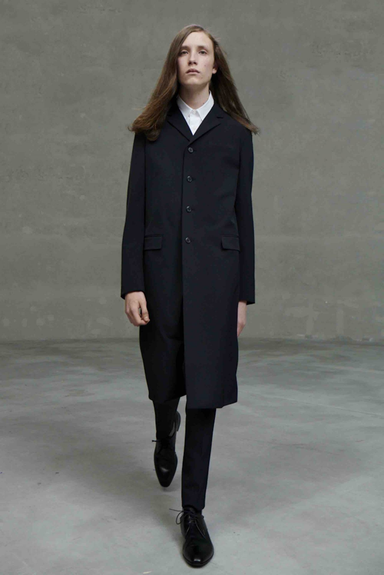 The Fashion Post ザ ファッションポスト ミウッチャ プラダが単独で手掛ける最後のコレクションはprada の真髄 ファッションの本質にフォーカス 人々の暮らしの中で本当に価値があって長く着られるシンプルな服を提案 T Co Aptzcbdor0
