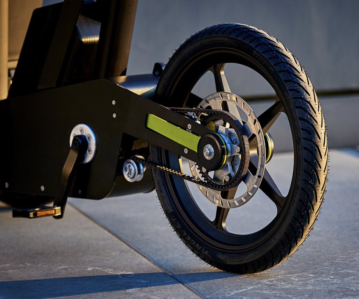 SeefWorld's tweet photo. We take pride in the way #amirmekhalfia is working on the strongest and the lightest Cargo e-Bike on the planet... Will be testing the bike in Central #london next week from the 22nd 👏🏻👏🏻👏🏻👌🦾📌 #borisjohnson #ukgovernment #mayoroflondon #sharebike #zeroemissions #atmosclear https://t.co/hm1kRUKamz
